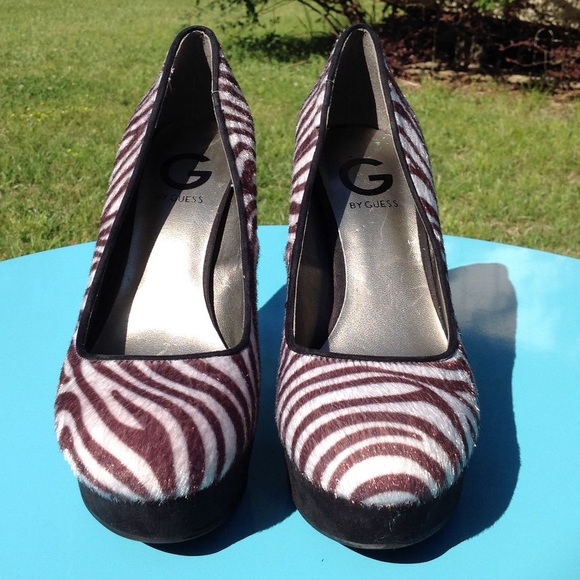 Zebra print platform pumps by Guess - Picture 2 of 8